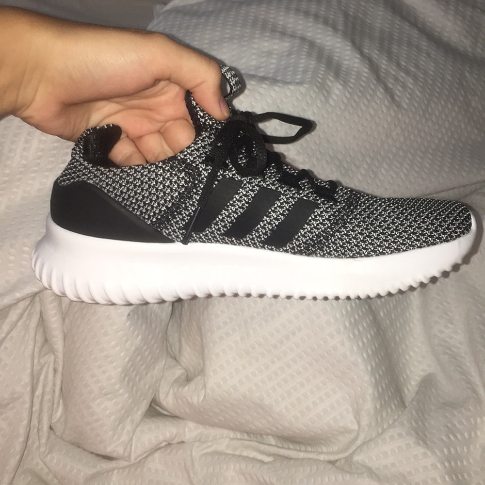 Adidas cloudfoam sneakers!!